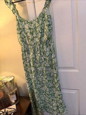 Jessica Simpson Green Floral Midi Dress with White Blooms